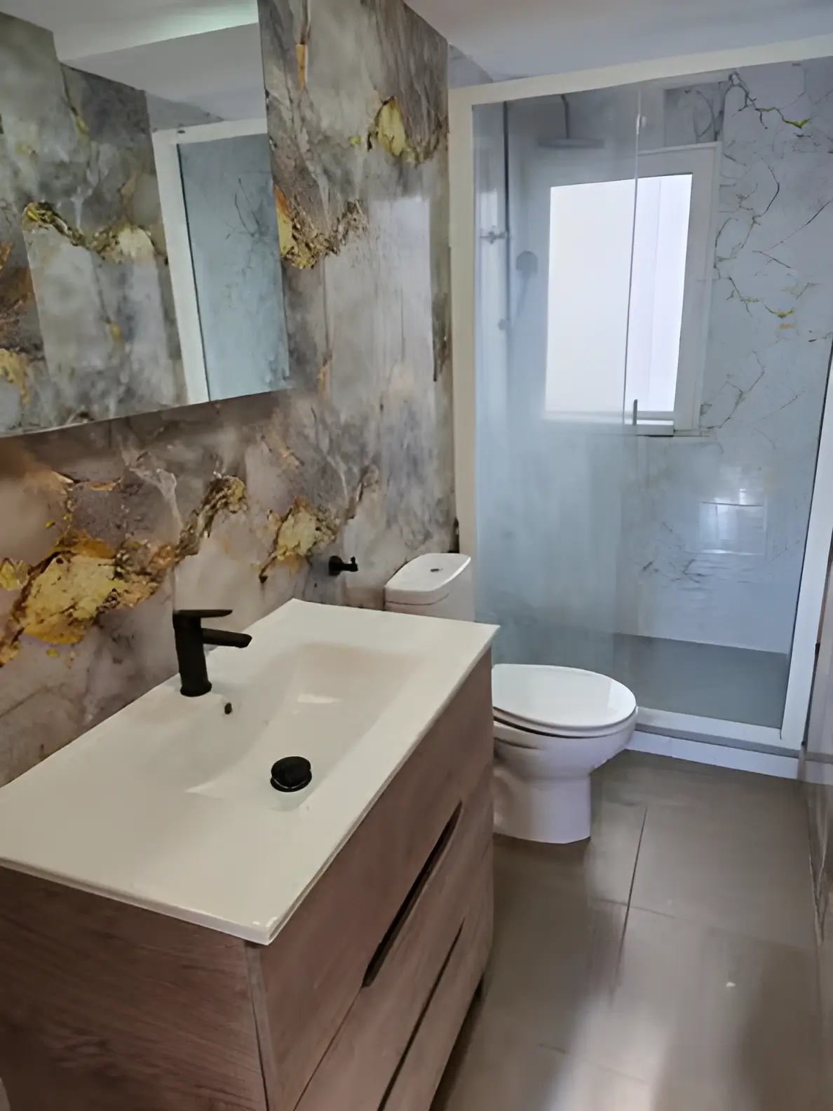 Reformas de Baños Toledo con plato de ducha moderno